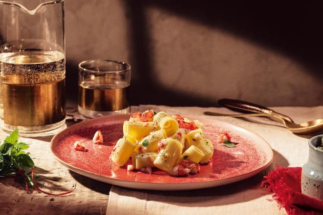Rezept Barilla Bronzo-Teigwaren, Produkt: Mezzi Rigatoni, weisse Butter & rote Garnelen
