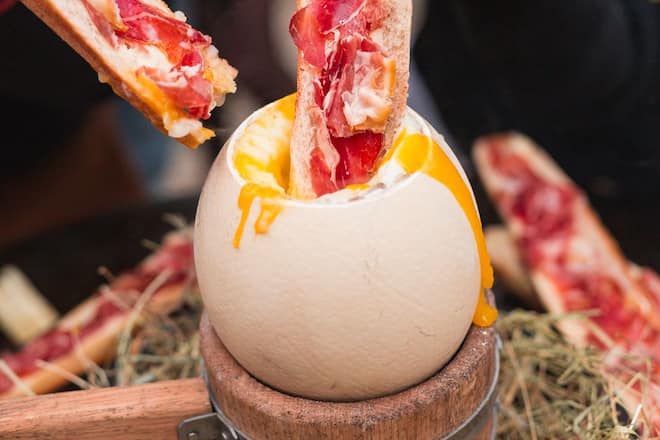 œuf autruche gueuleton