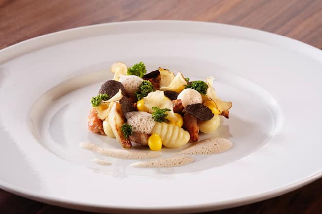 Björn Inniger_Kartoffelgnocchi mit Topinambur, Trüffel & Geflügelvelouté, Adelboden, Alpenblick