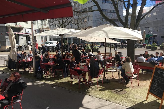 Tellplatz 3, Terrasse im Frühling