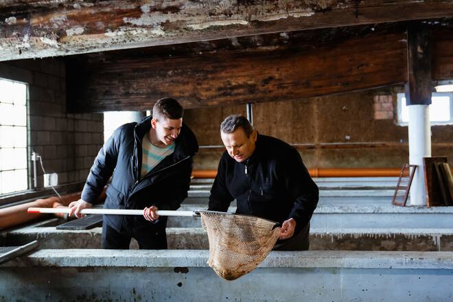 Forellenzucht Schwendi / Weisstannental - Meinrad Gmür, Fischzüchter -Roger Kalberer, Chef des Restaurants "Schlüssel" in Mels - Copyright Olivia Pulver - 25. Januar 2021