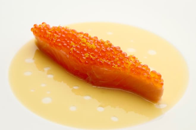 Lachs mit Yuzu-Beurre-Blanc.