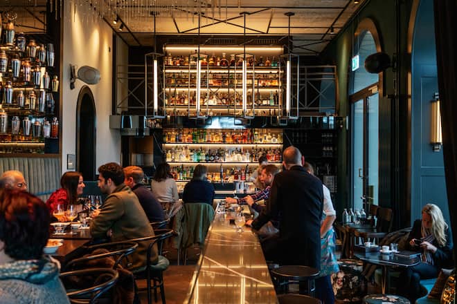 Bar am Wasser in Zürich Bar am Wasser in Zürich ZH Stadthausquai 1, 8001 Zürich, Schweiz ©Pascal Grob