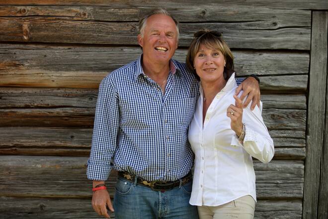 Martin Dalsass mit Barbara Gstaadt, Ueli Kellenberger kocht am offenen Feuer, Züneweid, Bernerhof, Gstaad © Marcus Gyger