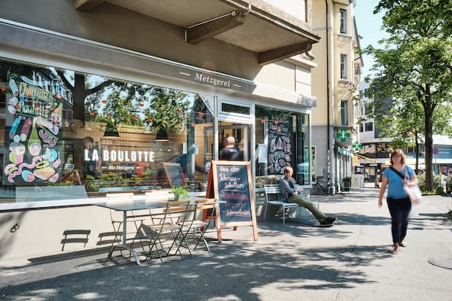 La Boulotte, Bio Metzgerei und Bauernhof in Bern Aussenansicht auf Breitschplatz Dres Hubacher Fotografie © Dres Hubacher