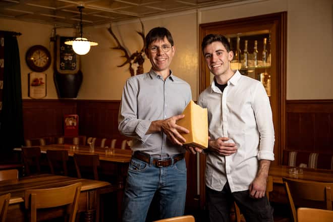 Besuch bei Noldi Windlin mit Sohn Julian Windlin, Käser in Giswil OW
