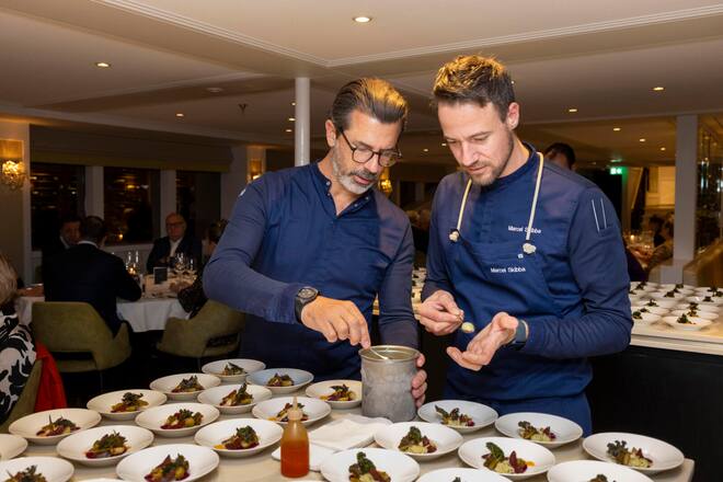 Die beiden Chefs und Geschäftspartner aus Schloss Schauenstein richten gemeinsam an: Andreas Caminada & Marcel Skibba.