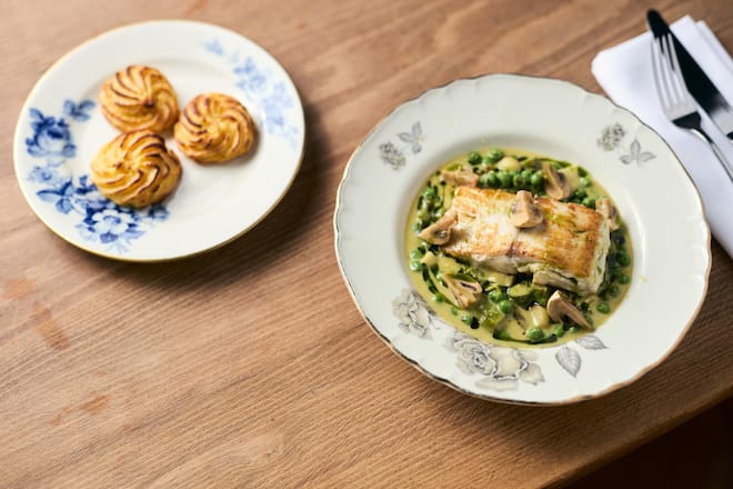 Gault Millau - GlouGlou Hecht, Erbsen-Spargelragout, eingelegte Champignons, hausgemachte Pommes Duchesse