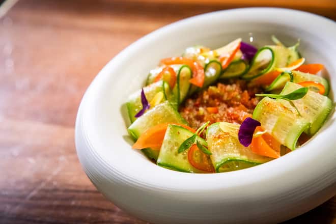 Stefan Heilemann 2021: Lachstatar mit Thai-Salsa Masterclass, Stefan Heilemann, Thaigerichte, Widder, Zürich © Thomas Buchwalder