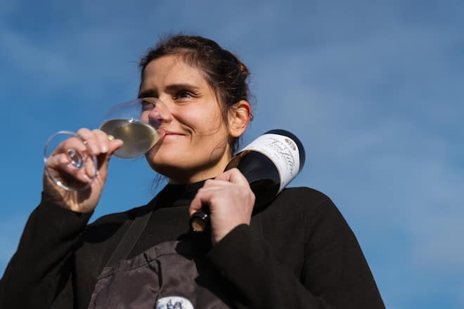Bio-Winzerin Elodie Kuntzer produziert Non Filtré - Domaine Saint-Sébaste - Kuntzer SA - Januar 2025- Copyright Olivia Pulver