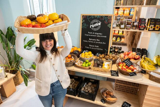 "Le Self" self -service à Bulle avec des produits régionaux.La gérante Sylviane Pasquier. partenariat avec léguriviera