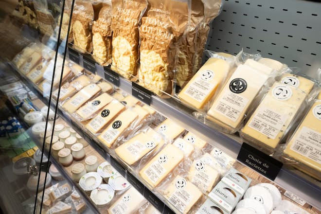 "Le Self" self -service à Bulle avec des produits régionaux.La gérante Sylviane Pasquier. partenariat avec léguriviera