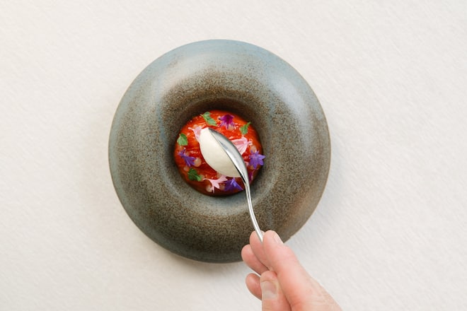 Tomate confite aux framboises et reine des prés Touristes Martigny