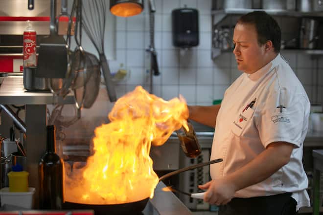 Wyberg-Wild-Büffet / Flambieren Rehrücken Martin Aeschlimann