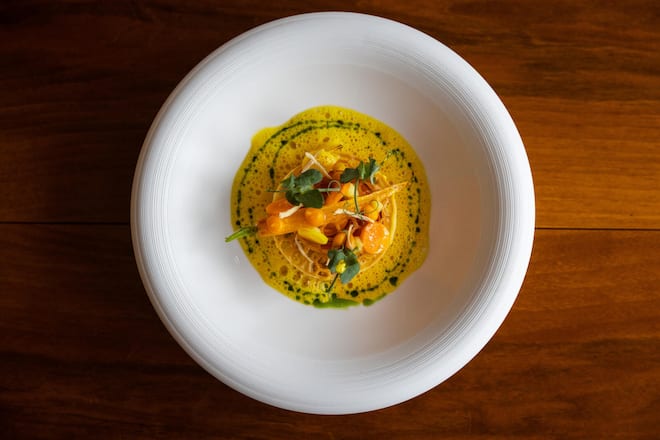 25.09.2025, Gais AR, Restaurant Truube, Gericht; Karotte, Couscous, Curry, Kriander (photo by Remy Steiner for Gault Millau)