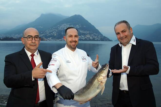 LUGANO, 19.10.2020 - Edgar Canavarro, Chef Luca Bellanca and Cristiano Bertoletti . S. Pellegrino Sapori Ticino 2020 'SPECIAL FISH EVENING with Luca Bellanca', Ristorante Meta, Lugano. copyright by www.steineggerpix.com & www.saporiticino.ch 2020 / photo by remy steinegger +++ no resale / no archive +++ Sapori Ticino, Luca Bellanca, META, Meta, Lugano, Serata del pesche, Tipesca © Rémy Steinegger