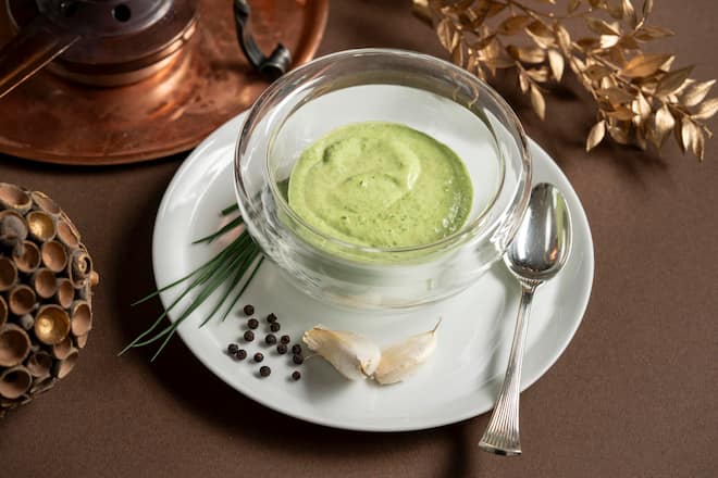 Knoblauch-Schnittlauch-Pfeffersauce zu Fondue Chinoise by Bernadette Lisibach, in Lömmenschwil