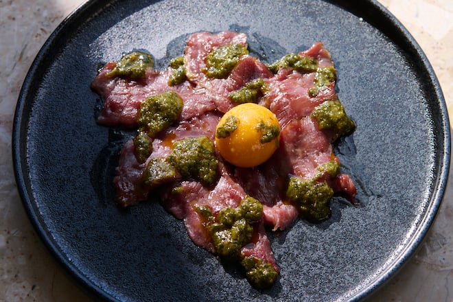 Lamm mit geräuchertem Eigelb und Chimichurri
