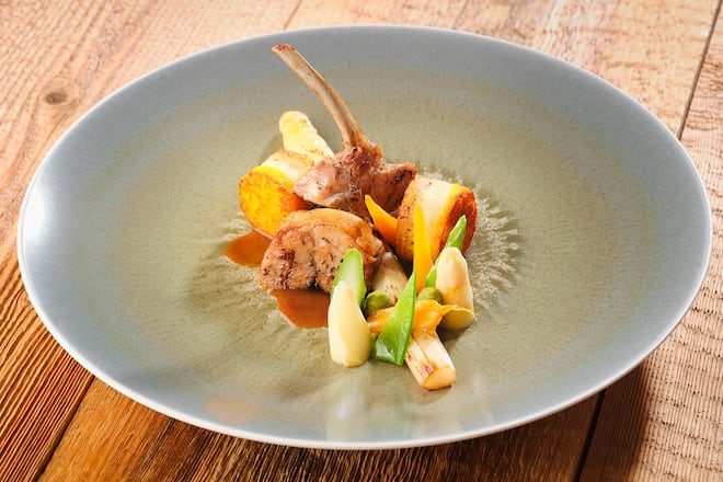 Truube Gais â Das Speiserestaurant â Gitzi mt Spargel und dreierlei Polenta