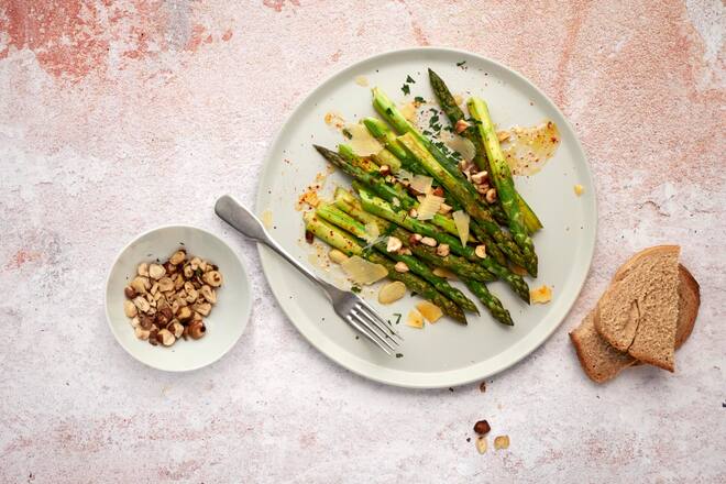 Header: Gerösteter Spargelsalat mit Sbrinz