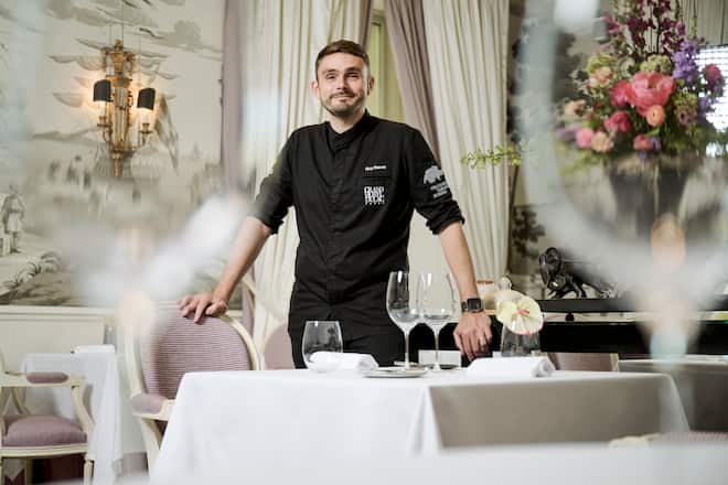 Le chef Guy Ravet du Grand Hôtel du Lac ouvre son restaurant gastronomique "Emotions", photographié le mercredi 3 mai 2023 à Vevey. (© Gabriel Monnet)