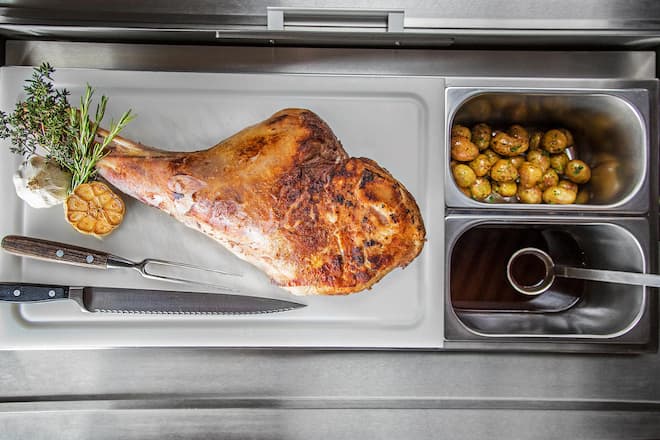 Gebratenes Lammgigot mit Knoblauch & Rosmarin, Manuel Reichenbach, Casa Tödi, Trun