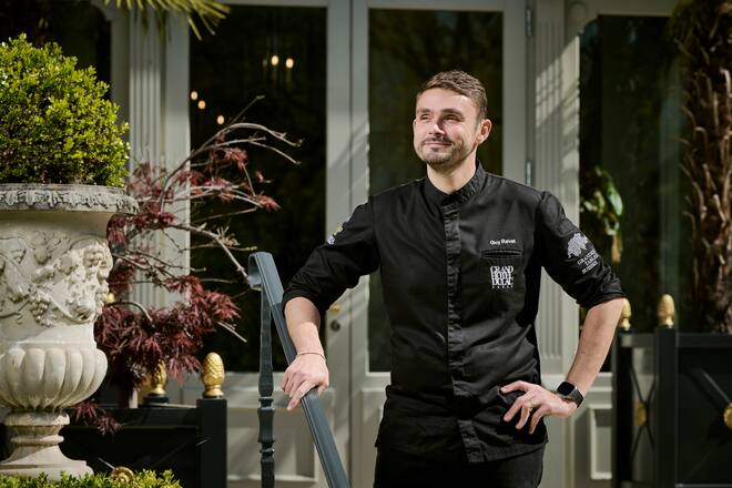 Le chef Guy Ravet du Grand Hôtel du Lac ouvre son restaurant gastronomique "Emotions", photographié le mercredi 3 mai 2023 à Vevey. (© Gabriel Monnet)