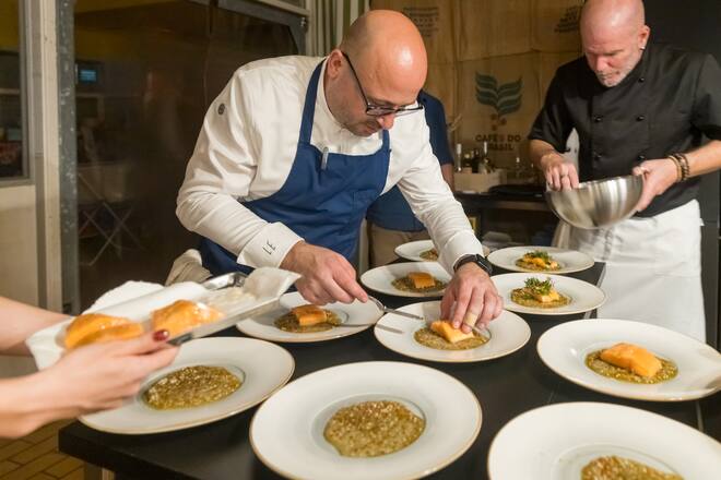 Zürich Tourismus_Wochende 1Fotografiert am 9/10 September 2023Gemeinsames Kochen in der 'Chuchi von Food Zürich' mit Gastgeber Laurent EperonOMBLE DU LAC:En fillet-vinaigrette a la fleur de sureaux