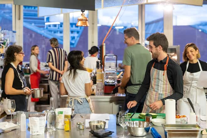 Zürich Tourismus_Wochende 2_Vegane TourFotografiert am 17 und 17 SeptemberGemeinsames Kochen, Essen im der Food Züri Küche