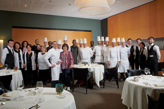 Sierre, le 21 avril 2023, Didier de Courten, donne son dernier service à lâhôtel re3staurant le Terminus, 19 points au Gault&Millau, avec sa femme Carme Sedrik Nemeth