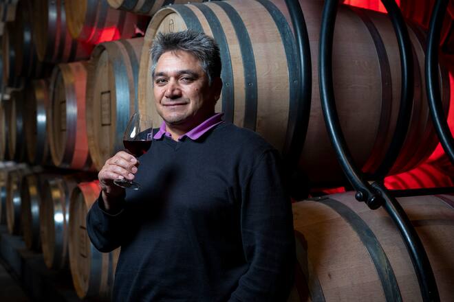 27.10.2021 - Tolochenaz - Rodrigo Banto Oenologue -" Best Wine Swiss 2021 " award. Photo Darrin Vanselow © Le Temps 2021