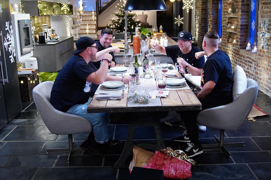 Kitchen Impossible - Die Weihnachts-Edition Tim Mälzer bei Hexer Stefan Wiesner