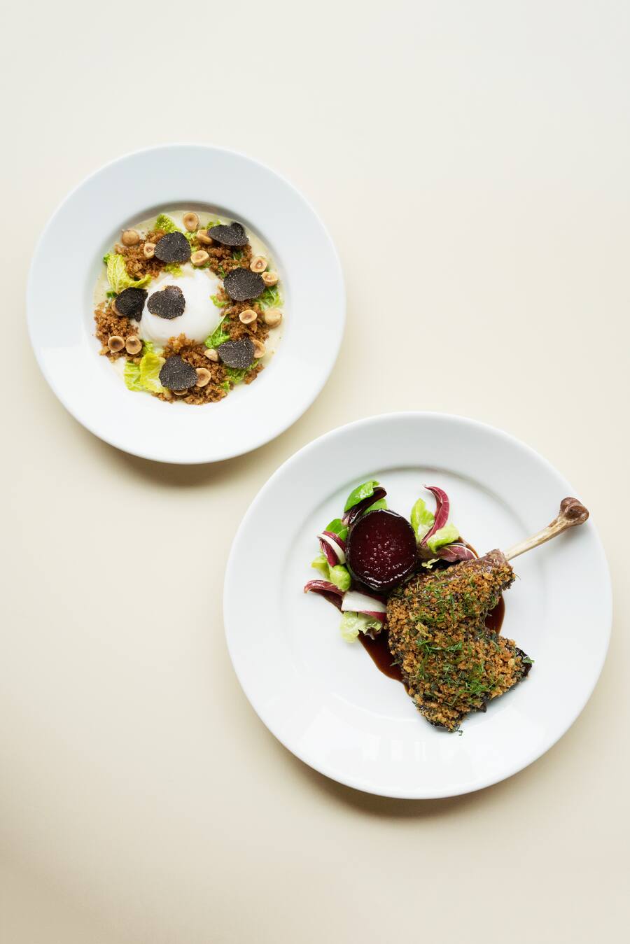 Onsen-Ei mit Trüffel-Beurre blanc und Coq au Vin im Restaurant Wermut in Zürich