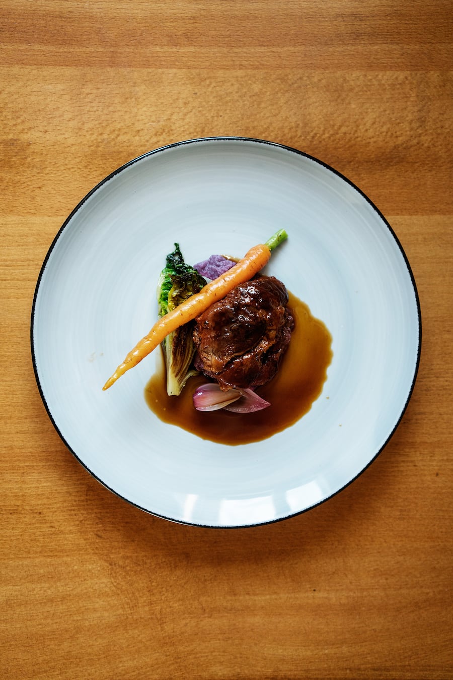 Kalbsbäckchen im Pop-up L'appartement in Zürich von Tom Klamet, Assanee Meguid und Stefano Eggenberger