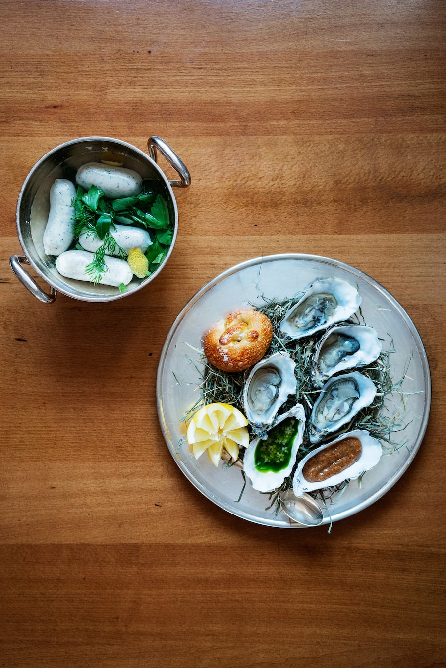 Austern und Weisswürste im Pop-up L'appartement in Zürich von Tom Klamet, Assanee Meguid und Stefano Eggenberger