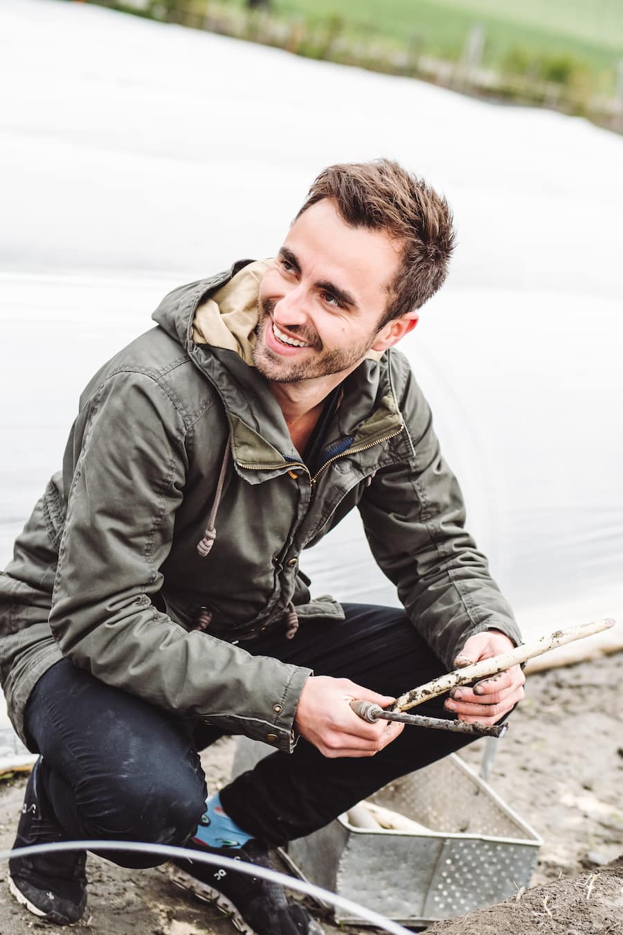 Silvio Germann - Unterwegs mit Silvio German vom Restaurant Igniv in Bad Ragaz - Besuch seiner Lieferanten: Hühnerzüchter, Spargelbauer - Im Gewächshaus vom Hotel, in der Küche - Restaurant Igniv by Caminada in Bad Ragaz - Freitag, 12. April 2019 - Copyright Olivia Pulver