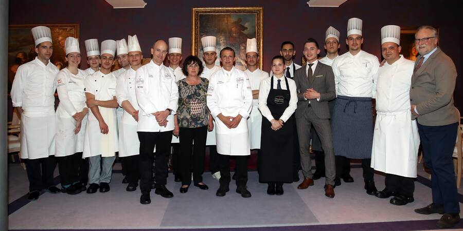 LUGANO, 28.04.2019 - Chef Didier De Courten with his wife & his team & Chef Frank Oerthle & Dany Stauffacher. S. Pellegrino Sapori Ticino 2019 'Official Night Didier De Courten': Frank Oerthle meets Didier De Courten (Le Terminus, Sierre) at Ristorante Galleria Arte al Lago, Lugano.copyright by www.steineggerpix.com & www.saporiticino.ch 2019 / photo by remy steinegger+++ no resale / no archive +++