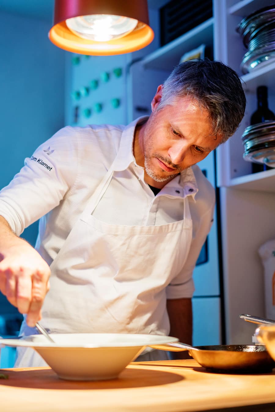 Tom Klamet im Pop-up L'appartement in Zürich von Tom Klamet, Assanee Meguid und Stefano Eggenberger