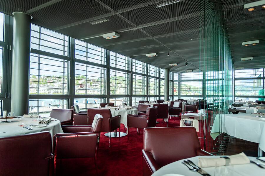 Michele Meier Rest. RED, KKL 2019: Valentin Jung (Chef de Partie), Sidney Waldispühl (Sous-Chef), Michele Meier (Küchenchef), Marcel Eidam (Chef de Partie), Christian Gujan (Leitung), Warada Wanthan (Chef de Partie), Nicole Stettler (Chef de Rang)