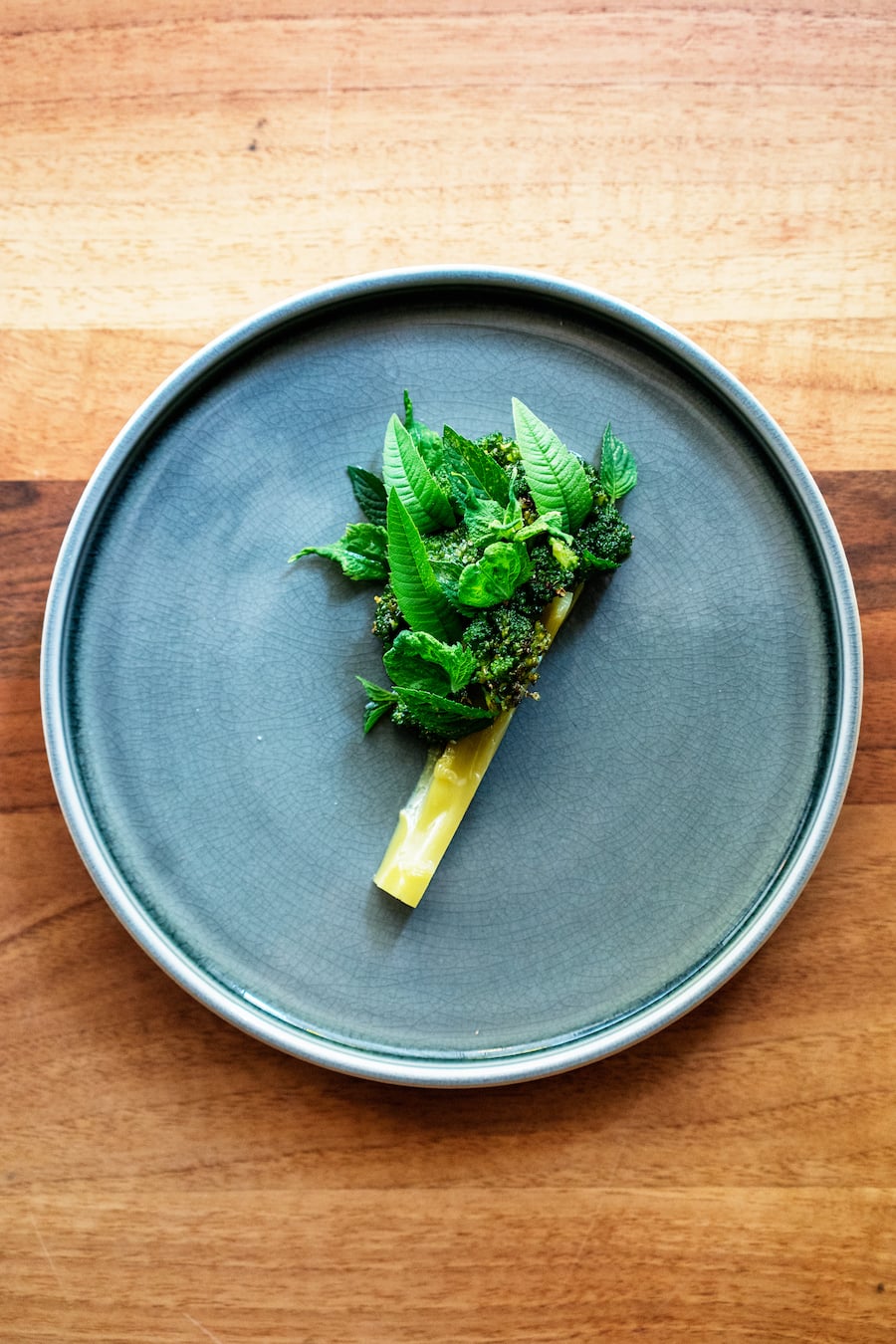 f39 Weinbar von Benjamin Forrer und Philipp Graber im Zürcher Seefeld an der Fröhlichstrasse mit Brokkoli