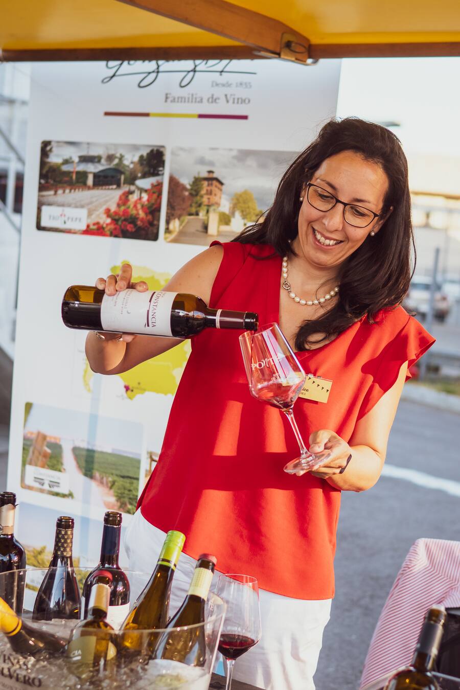 Kolumnistin und Weinexpertin Madelyne Meyer (Edvin) verantstaltet einen Weinabend/Markt mit Weinfrauen. - Weinkellerei Aarau - Freitag, 28.7.2019 - Copyright Olivia Pulver