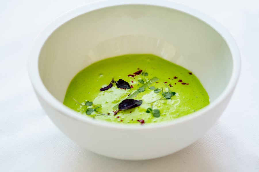 *Peter Knogl (Cheval Blanc)*Carabinero-Tomaten-Ragout mit Jalapeño-Espuma und Gurken-Mayonnaise