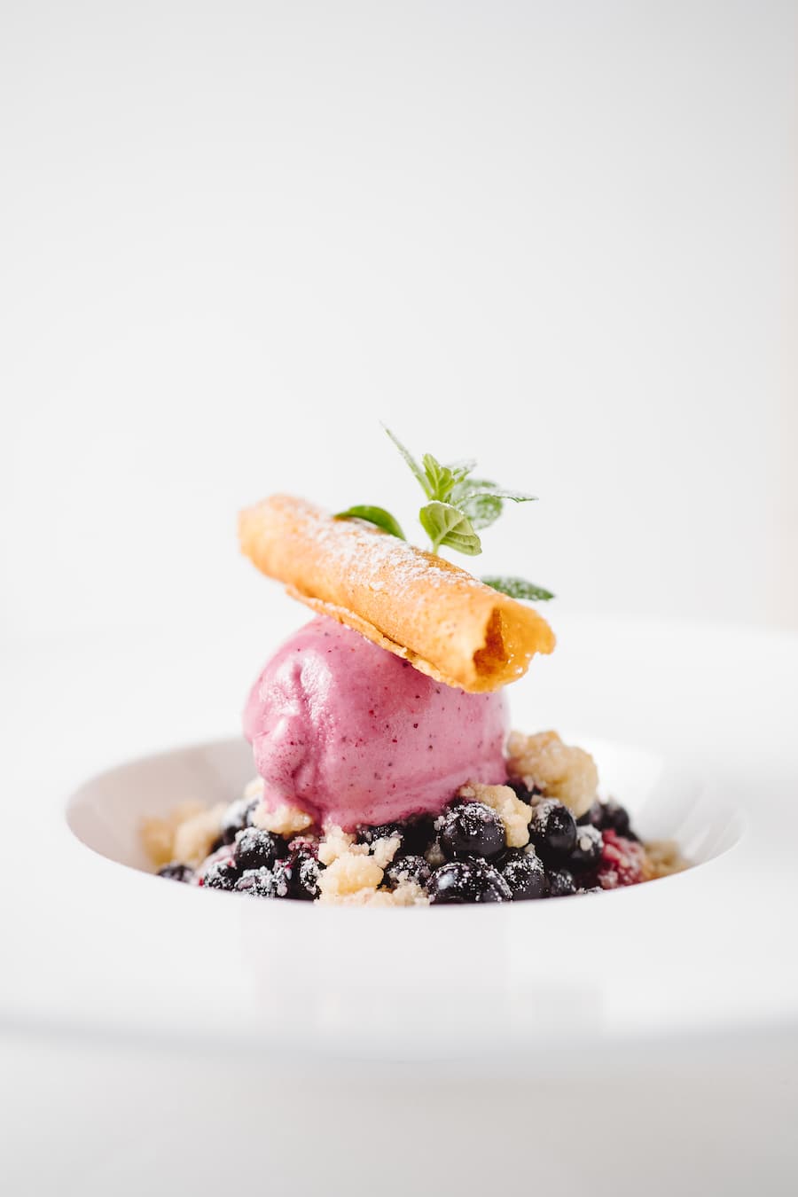 frische Heubeeren mit ausgemachtem Glacé - Restaurant Kaiserstock, Riemenstalden SZ - Robert Gisler, Küchenchef, Vroni Gisler und Joel Gisler - Donnerstag, 22. August 2019 - Copyright Olivia Pulver