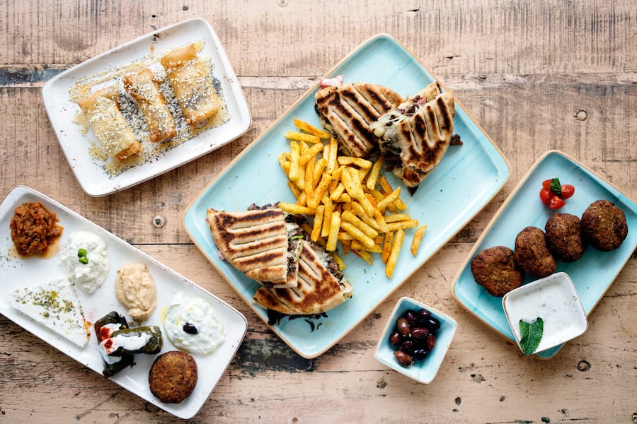 Essen im griechischen Restaurant Oh my greek bei der Haltestelle Kalkbreite in Zürich