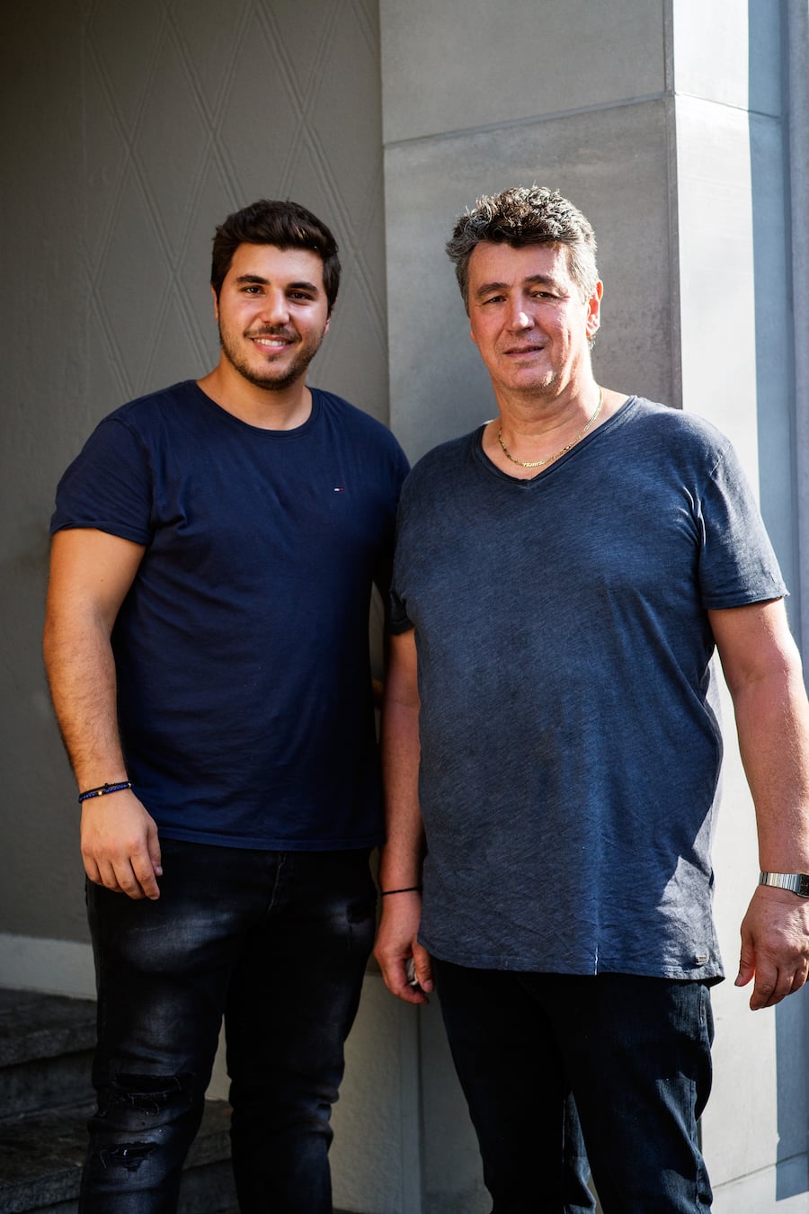 Vater-Sohn-Duo Alex und Nikolaos Sgouros vom griechischen Restaurant Oh my greek bei der Haltestelle Kalkbreite in Zürich