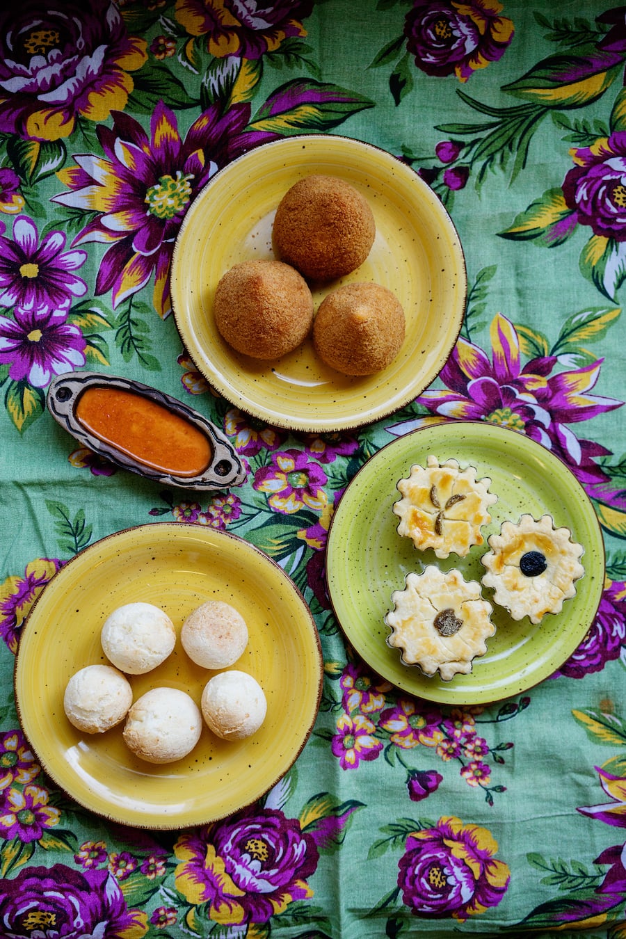 Coxinha, Pao de Queijo und Empada im brasilianischen Restaurant Bang on in Zürich von Rejane Galley
