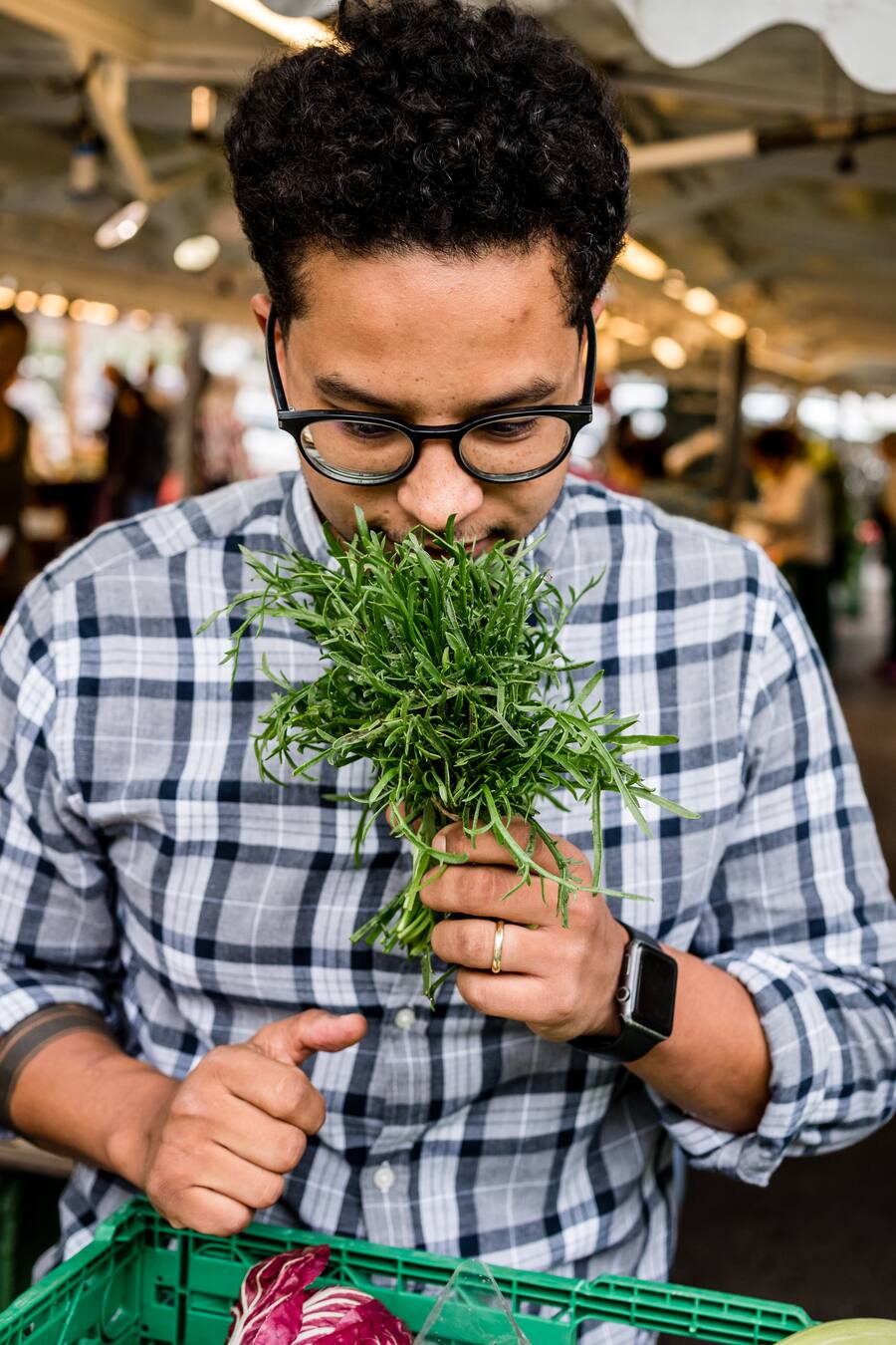Karim Schumann (Chefkoch) kocht im Münsterhof, Zürich und besucht mit GaultMillau den Wochenmarkt auf dem Bürkliplatz, Zürich - Freitag, 23. August 2019 - Copyright Olivia Pulver
