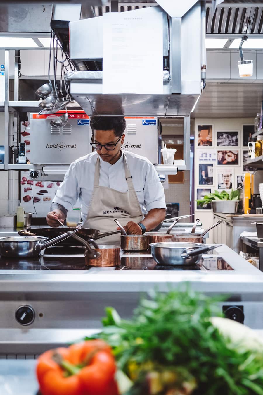 Karim Schumann (Chefkoch) kocht im Münsterhof, Zürich und besucht mit GaultMillau den Wochenmarkt auf dem Bürkliplatz, Zürich - Freitag, 23. August 2019 - Copyright Olivia Pulver