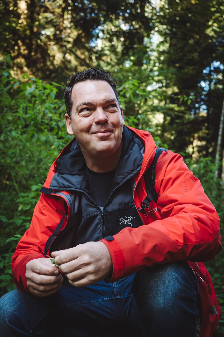 15-Punkte-Chef David Krüger (Opera Zürich) geht täglich in den Wald und pflückt Essbares für seine Küche. Diesmal buddelt er mit seinem Souschef Niclas Ohrmann Wurzeln in Rotkreuz aus. - Montag, 14. Oktober 2019 - Copyright Olivia Pulver