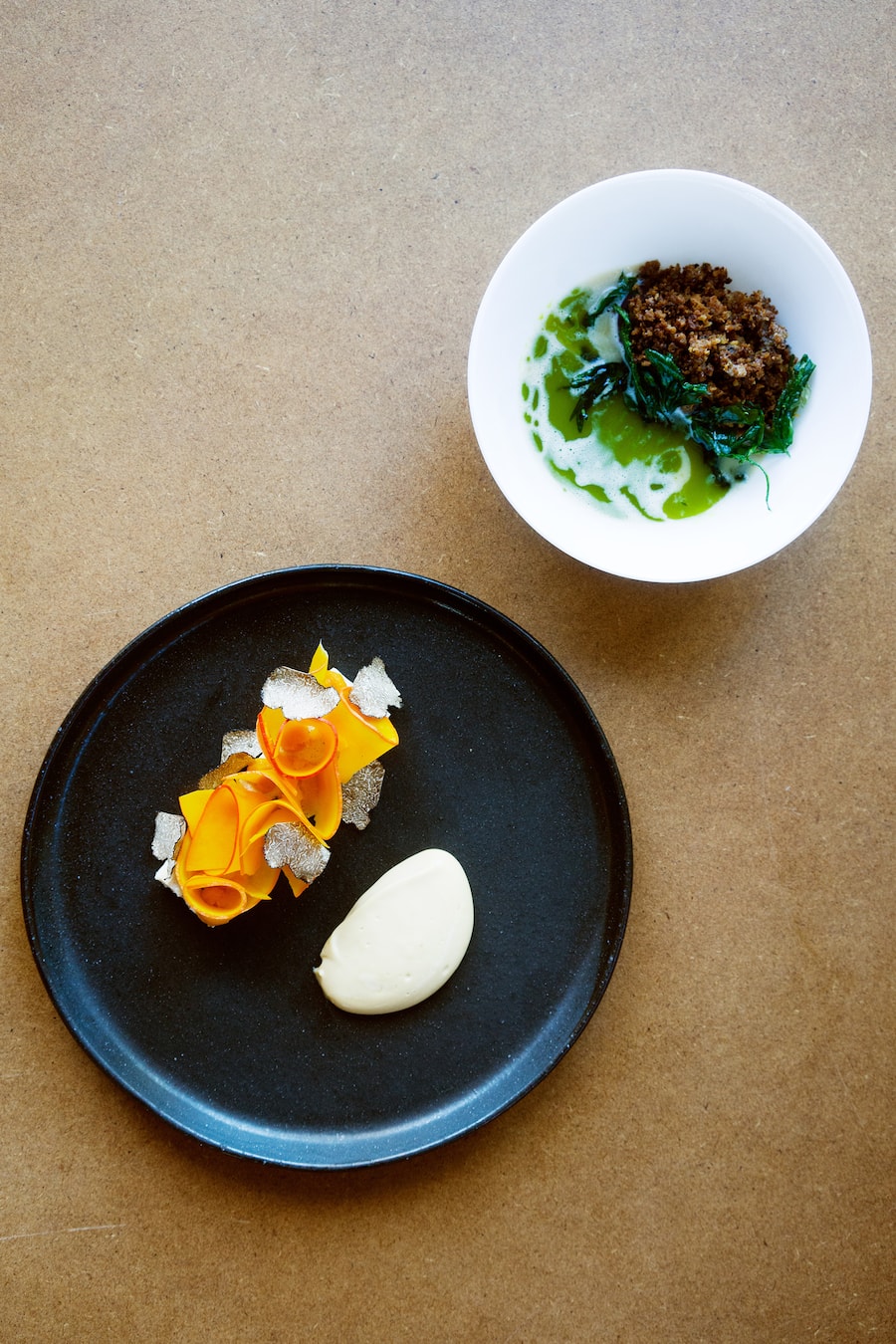 Trüffel-Flan mit eingelegtem Kürbis und Rotkohlcreme mit Fisch-Velouté im Pop-up Rosa Pulver in Winterthur von Küchenchef Michael Dober